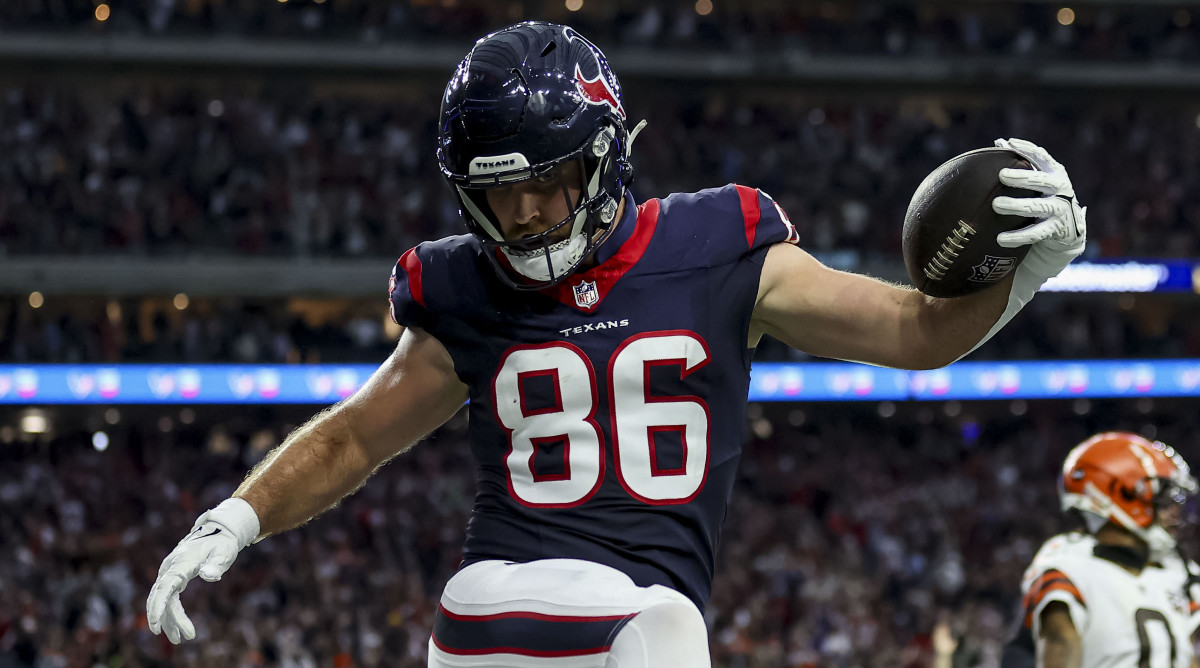Texans tight end Dalton Schultz celebrates a touchdown